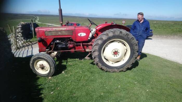 1963 INTERNATIONAL B414 4cylinder diesel TRACTOR Reg. No. 4634 AW Serial No. 10043 Stated to have had an engine rebuild around 2 years ago and fitted with new tyres, mudguards, seat, starter motor and injection pump. V5 available