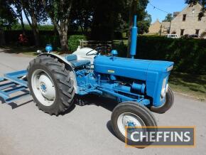 1963 FORDSON SUPER DEXTA 2wd diesel TRACTOR Reg No. 154 VYC Serial No. C926629 FDR: 13/11/1963