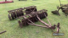 Trailed disc harrows