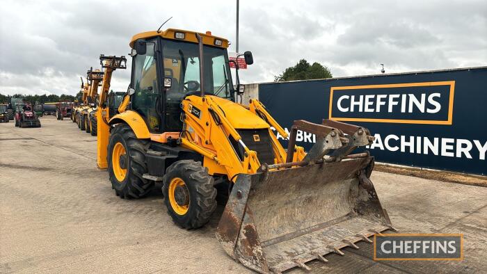 2007 JCB 3CX Backhoe Loader c/w manual gearbox, one builder owner from new Reg. No. NK57 EZB Ser. No. JCB3CXSMC71332653