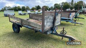 Single axle hydraulic tipping trailer