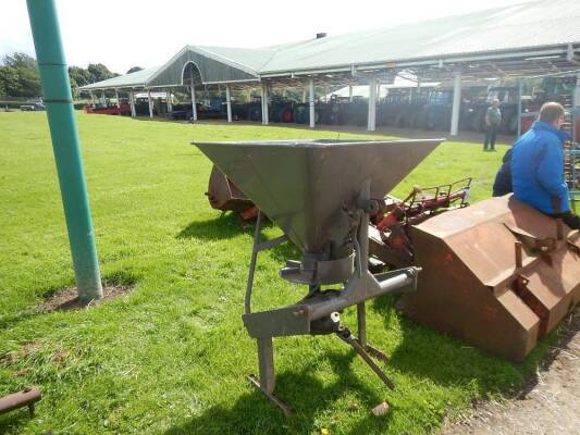 Massey Ferguson 22 manure spinner