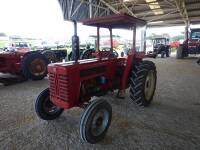1961 INTERNATIONAL B275 4cylinder diesel TRACTOR Reg. No YFW 437 Serial No. 34785 Stated to be in good ex-farm condition