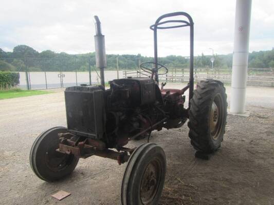 1960 INTERNATIONAL B275 4cylinder diesel TRACTOR Serial No. 24198 On 11x28 rear and 6.00-16 front wheels and tyres. A runner and for restoration. No registration documents available