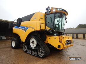 2019 NEW HOLLAND CR9.90 Revelation rotary COMBINE HARVESTER Fitted with 2019 New Holland 35V Varifeed 35ft cut header with 2no. hydraulic side knives on 2018 Shelbourne Reynolds C10500 header trailer, IntelliSense, Twin Rotor, GPS steering and fiel