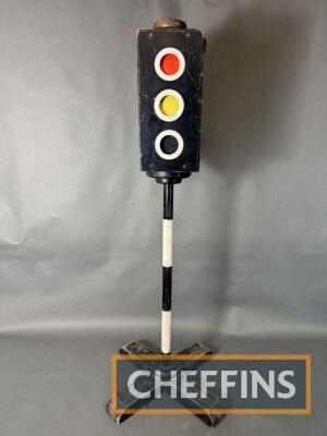 Wooden traffic light set, used for children's cycling proficiency training, c45ins tall