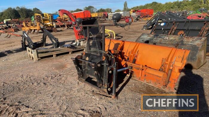 Snow Plough & Mounting Bracket 2.6m wide hydraulic operation