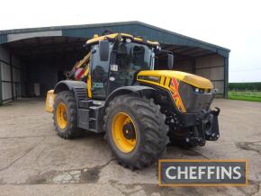 2021 JCB Fastrac 4220 60Kph 4wd TRACTOR Fitted with front linkage, PTO and spool services, cab and front suspension, 900kg deck weight, guidance and auto steer ready to suit John Deere Greenstar GPS on BKT Agrimax IF600/70R30 wheels and tyres Reg No. AF21