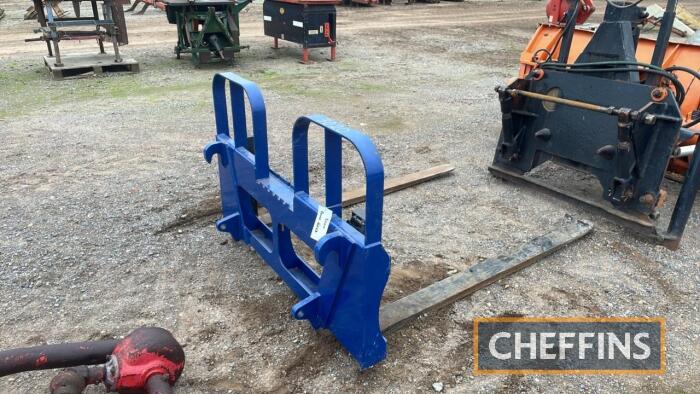 Pr. of Pallet Forks on Euro 8 brackets