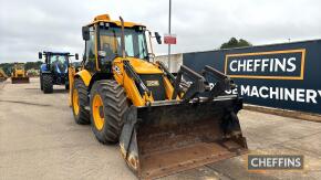 2022 JCB 4CX Backhoe Loader Servo, air con, 6 speed auto shift, heated screen, 110hp Hours: approx 650 Reg. No. FP22 XPA Ser. No. JCB24H54HN3140612