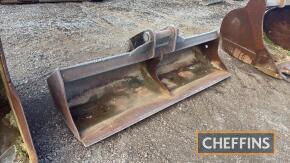 Scott Excavator bucket, 7ft. 65mm pins