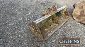 JCB 5ft excavator bucket, 50mm and 45mm pins. To suit a 3CX