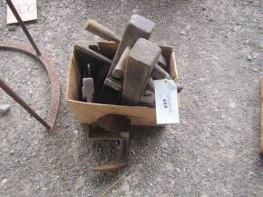 Box of wooden planes t/w cobblers shoe last