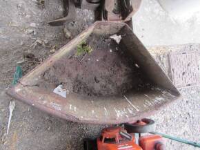 Cast iron corner trough