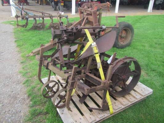 Trusty tool carrier and reversible plough (for restoration)