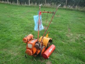 Howard Bantam rotovator t/w 2 spare wheels, fuel tanks and blades