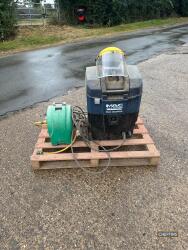 Macallister 450pwa pressure washer with hosepipe and splash mask