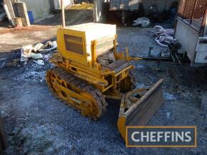 AVELING & BARFORD Calfdozer petrol CRAWLER TRACTOR Fitted with front dozer blade. Supplied with some photocopy parts list pages Due to extremely restricted access, loading will only be available by appointment only on the allocated collection days Friday