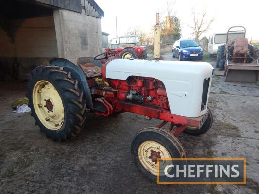 DAVID BROWN 950 4cylinder diesel TRACTOR Reg. No. RJR 431 Serial No. V950/66999 For restoration. Supplied with blue V5 and original parts catalogue Due to extremely restricted access, loading will only be available by appointment only on the allocated