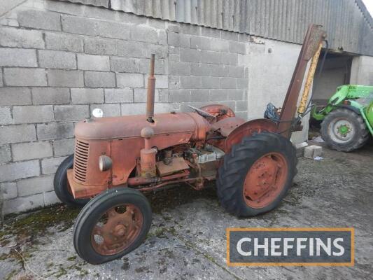 1955 DAVID BROWN 25D diesel TRACTOR Reg. No. CJM 512 Serial No. PD25/15600 Fitted with rear mounted log splitter. Supplied with blue V5 Due to extremely restricted access, loading will only be available by appointment only on the allocated collection d