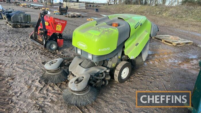 Tennant 41452D Self Propelled Diesel Sweeper Kubota engine, water applicator Hours: approx 250 Key in office