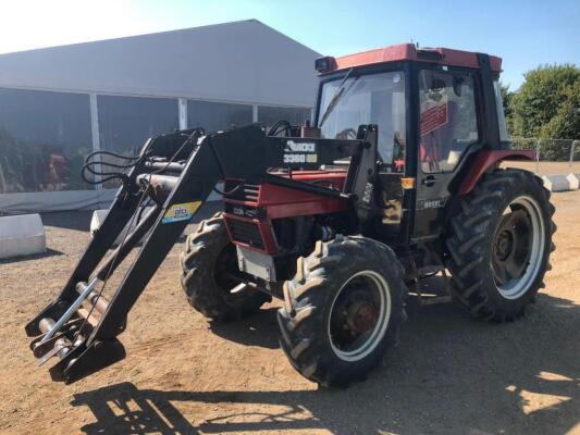 Case 885XL 4wd Tractor c/w Quicke loader Reg. No. D520 ACJ