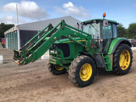 John Deere 6520 4wd Tractor c/w John Deere power loader Reg. No. NK03 PWZ Ser. No. 362388