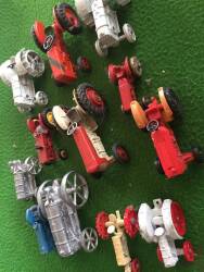 Assorted model tractors (12)