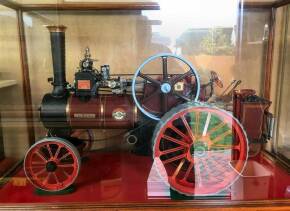 Allchin 1.5ins scale 'Royal Chester' Traction Engine. A very well engineered model stated to be finished to exhibition quality. In the current ownership for 20 years and was in steam prior to preservation. Presented in a glazed and hardwood showcase 34x21