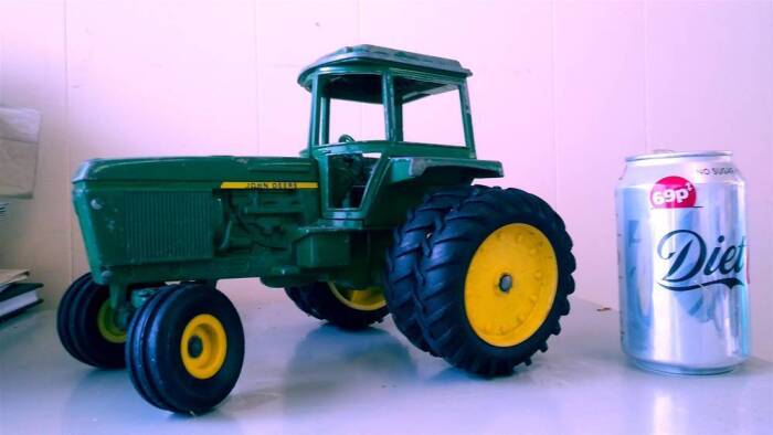 Universal Hobbies, 1:16 scale Doe Triple D (246/486) model tractor t/w John Deere and IH 'Snoopy' tractor toys