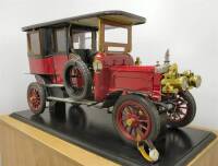 1/5 scale 1905 chain drive 30hp Daimler Limousine. A tour de force of detail copied from the original vehicle at Haynes Motor Museum, Yeovil where an assistant was supplied to help Ian with the measurements. The static model is constructed of steel, brass