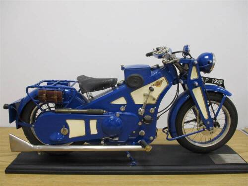 1/3.5 scale 1928 500cc Ascot-Pullin 3 speed Motorcycle. An extremely unusual machine and a very striking static model with Art Deco styling measuring 25ins x 12ins. All aspects of this rare motorcycle are beautifully represented in steel, aluminium and br
