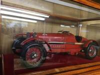 Pocher 1/8 scale Alfa Romeo 8C 2000 Monza. Built in the late 1980s and stated to be in very fine condition with the usual high level of detail expected from Pocher. Housed in a glazed hardwood showcase 24x12x12ins