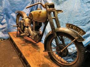 1948 490cc Norton Model 18 project MOTORCYCLE Reg. No. AEB 58 Frame No. B3 11723 Engine No. B3 12598 In the current ownership for a great many years this project Norton remains in its as purchased state, happily it retains all of the original tinwork. The