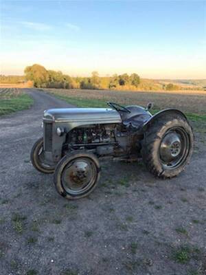 1948 FERGUSON TE-20 4cylinder petrol TRACTOR A narrow exampled fitted with original tyres, full lighting kit and stated to be in very good original condition