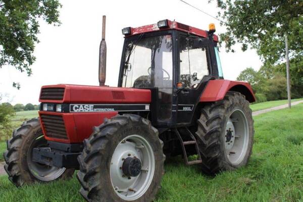 1988 CASE IH 956XL diesel TRACTOR Reg. No. F859 MCA Serial No. 004143 Stated to be in good working order and showing 6,013 hours. V5 available