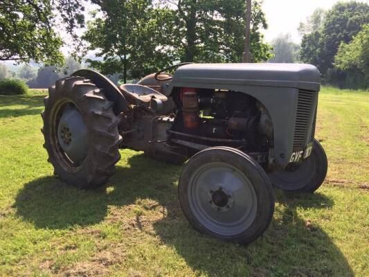 1947 FERGUSON TE-20 3cylinder diesel TRACTOR Reg. No. GVF 387 Serial No. TE2384 This is a very early example of a Ferguson TE-20 dating from March 1947. It has many features that are only present of the very early tractors, including a cast iron gearbox.