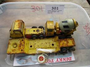 Dinky Bedford lorries t/w catalogue and keyring