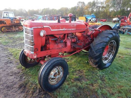 INTERNATIONAL BW6 petrol/tvo TRACTORFitted with full lighting set, electric start, rear hydraulics and reported to run and drive well