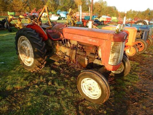 1960 MASSEY FERGUSON 65 Mk1 4cylinder diesel TRACTORReg. No. XOR 992 (expired)Serial No. SNY21523Original buff logbook available