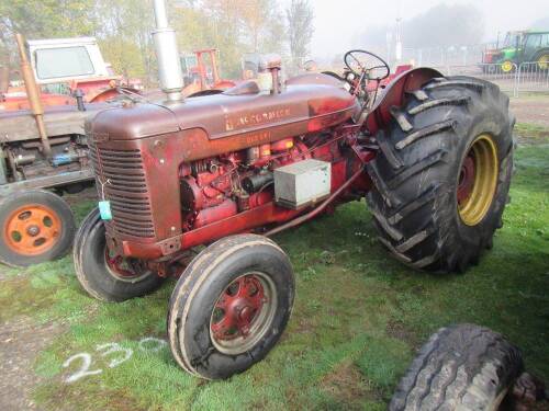 1958 IH McCormick WD9 4cylinder petrol/diesel TRACTOR Reg. No. 728 YUX Serial No. WDCB63548W16 Fitted with an uncommon hand clutch arrangement, runs well on both petrol or diesel with V5 available