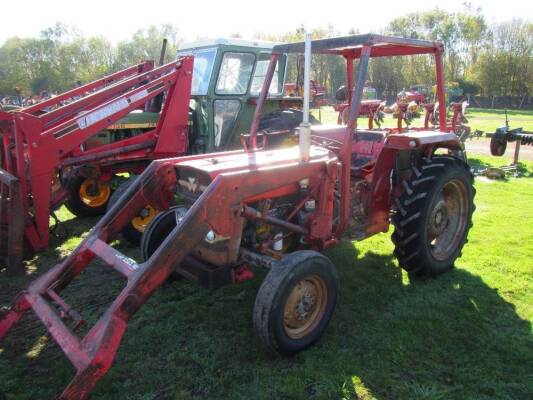 MASSEY FERGUSON 135 3cylinder diesel TRACTORReg. No. TNM 654KSerial No. 169982Fitted with an MF40 front loader