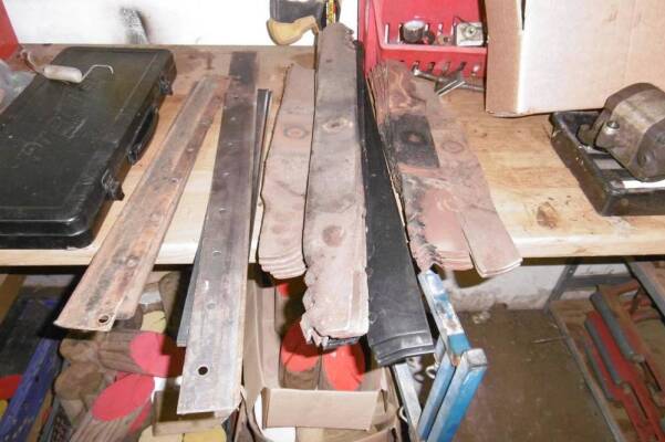 Qty rotary mower blades t/w cylinder mower bottom blades