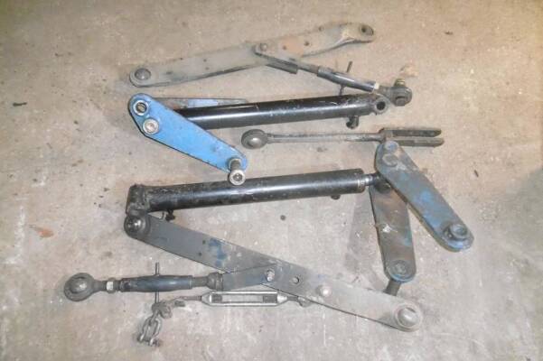 Hydraulic lower link arms to suit Iseki tractor