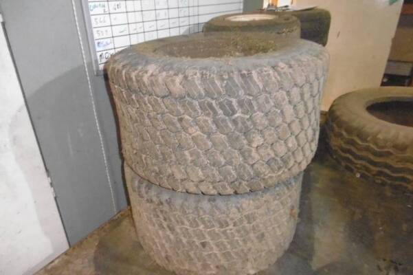 Pr. 26x12.00-12 wheels and tyres