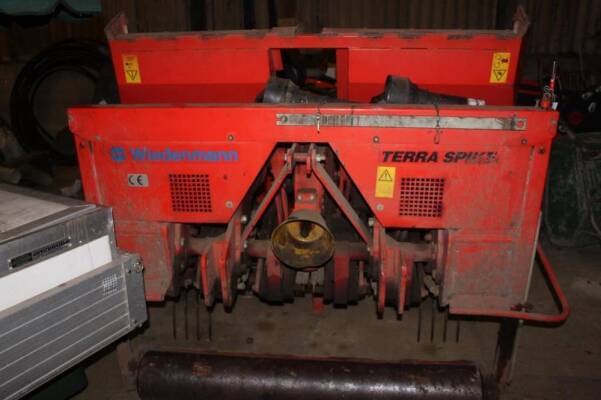 Wiedenmann P6SL PTO driven Terraspike 3 point linkage aerator f/w front and rear rollers Serial No. 1D426II1159