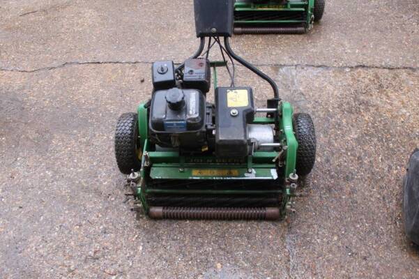 John Deere 220A pedestrian greens mower 22ins cut