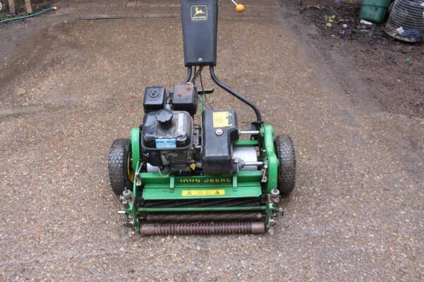 John Deere 220A pedestrian Greens mower 22ins cut