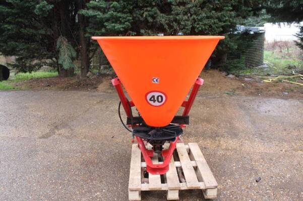 2015 Dexwal 3 point linkage mounted single disc fertiliser spreader