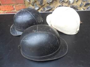 Vintage crash helmets (4)